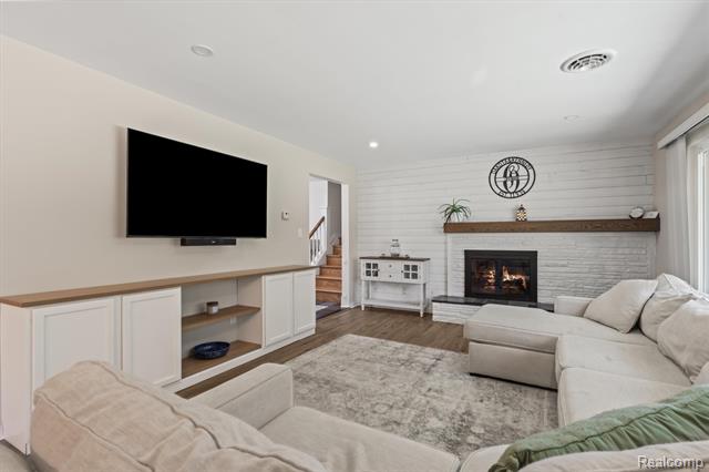 Builiding view seven for 917 S Reading, Bloomfield Hills, MI. 48304