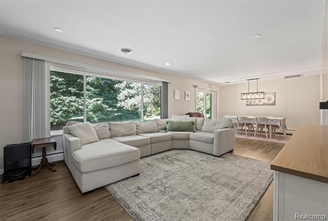 Builiding view six for 917 S Reading, Bloomfield Hills, MI. 48304