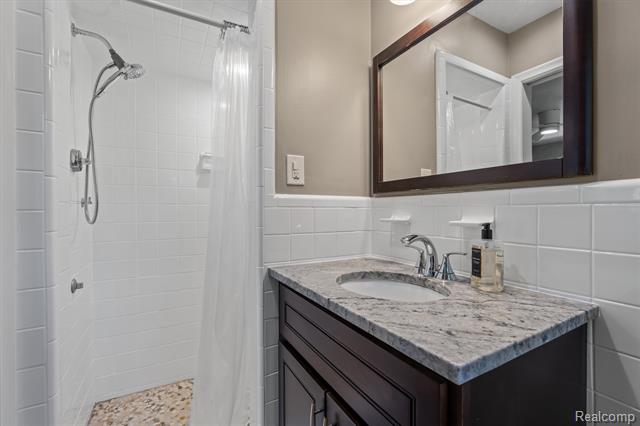 Builiding view twenty for 917 S Reading, Bloomfield Hills, MI. 48304