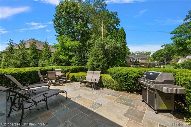 Builiding view forty seven for 937 Mitchell, Bloomfield Hills, MI. 48304