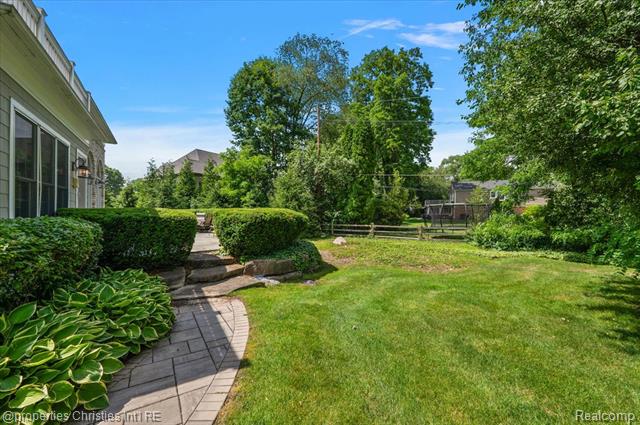 Builiding view forty six for 937 Mitchell, Bloomfield Hills, MI. 48304