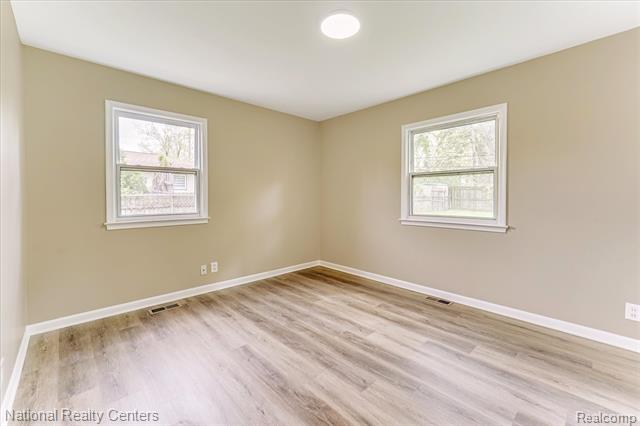 Builiding view eighteen for 2365 Middlebelt, West Bloomfield, MI. 48324