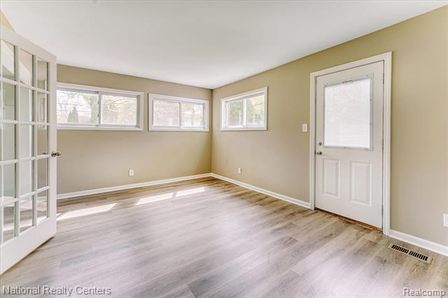 Builiding view fourteen for 2365 Middlebelt, West Bloomfield, MI. 48324