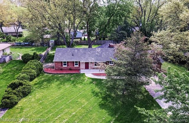 Builiding view one for 2365 Middlebelt, West Bloomfield, MI. 48324