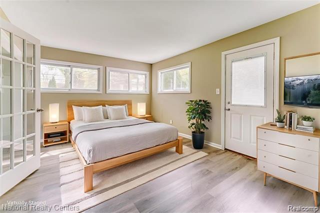 Builiding view sixteen for 2365 Middlebelt, West Bloomfield, MI. 48324