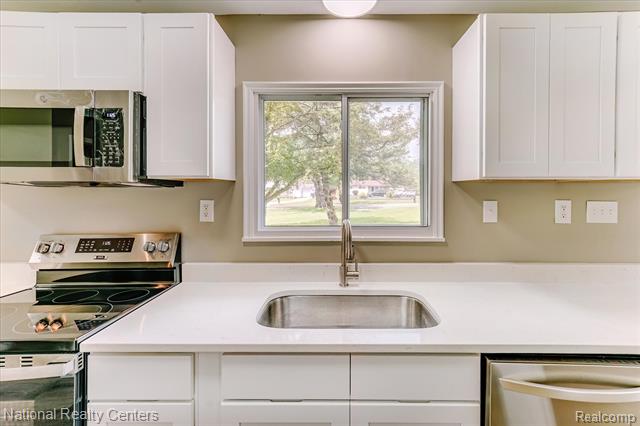 Builiding view thirteen for 2365 Middlebelt, West Bloomfield, MI. 48324