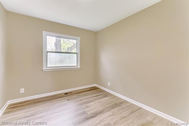 Builiding view twenty one for 2365 Middlebelt, West Bloomfield, MI. 48324