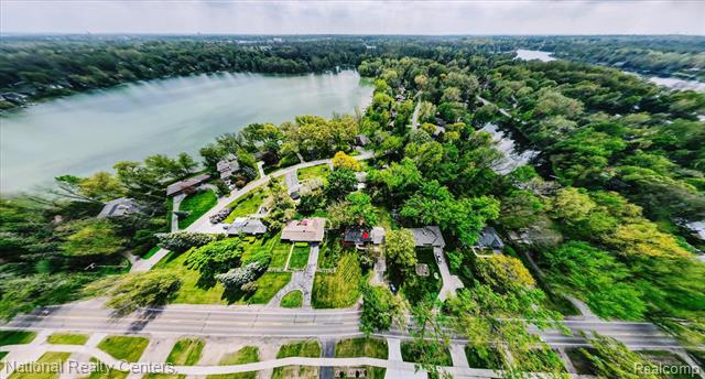 Builiding view twenty six for 2365 Middlebelt, West Bloomfield, MI. 48324