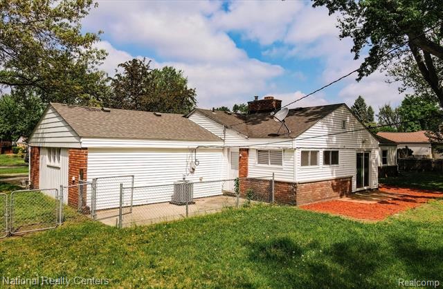 Builiding view twenty three for 2365 Middlebelt, West Bloomfield, MI. 48324