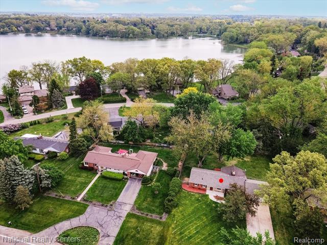 Builiding view two for 2365 Middlebelt, West Bloomfield, MI. 48324