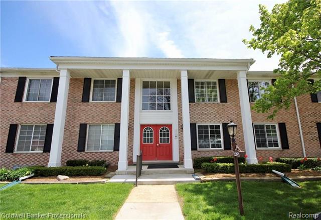 front view for 2425 Mulberry Sq, Bloomfield Hills, Mi. 48302