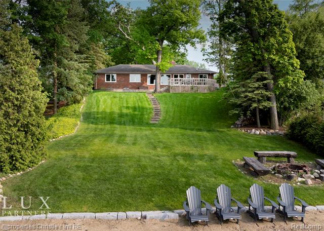 Builiding view five for 1700 Hamilton, Bloomfield Hills, MI. 48302