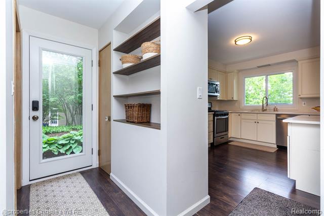 Builiding view fourteen for 1700 Hamilton, Bloomfield Hills, MI. 48302