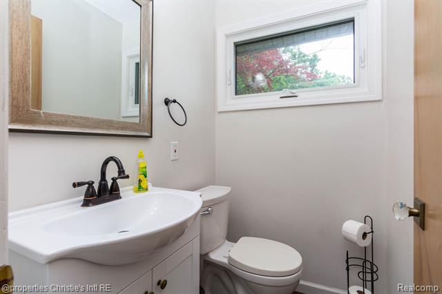 Builiding view thirteen for 1700 Hamilton, Bloomfield Hills, MI. 48302