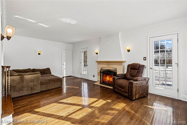 Builiding view fifteen for 75 Hillsdale, Bloomfield Hills, MI. 48302