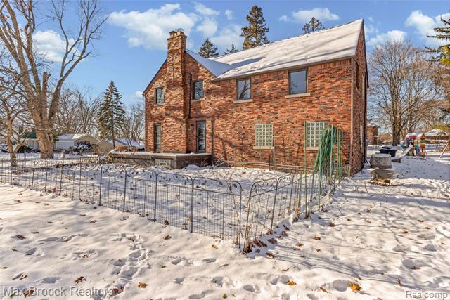 Builiding view fifty seven for 75 Hillsdale, Bloomfield Hills, MI. 48302