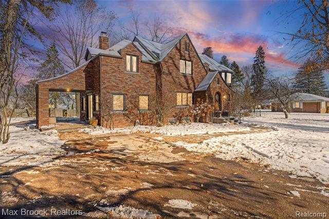 Builiding view one for 75 Hillsdale, Bloomfield Hills, MI. 48302