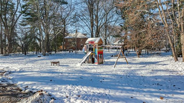 Builiding view seventy five for 75 Hillsdale, Bloomfield Hills, MI. 48302