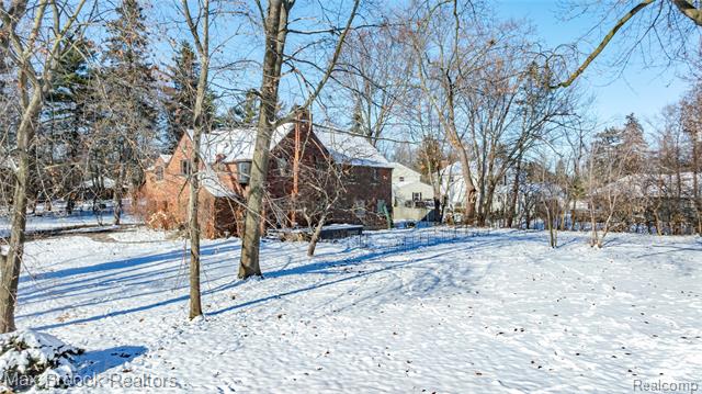 Builiding view seventy four for 75 Hillsdale, Bloomfield Hills, MI. 48302