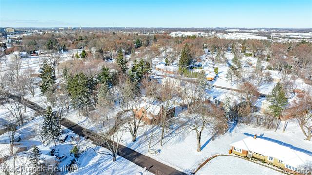 Builiding view seventy seven for 75 Hillsdale, Bloomfield Hills, MI. 48302