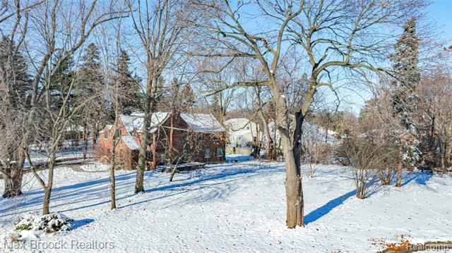 Builiding view seventy three for 75 Hillsdale, Bloomfield Hills, MI. 48302