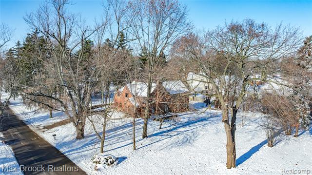 Builiding view seventy two for 75 Hillsdale, Bloomfield Hills, MI. 48302