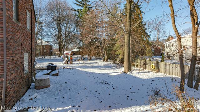 Builiding view seventy for 75 Hillsdale, Bloomfield Hills, MI. 48302