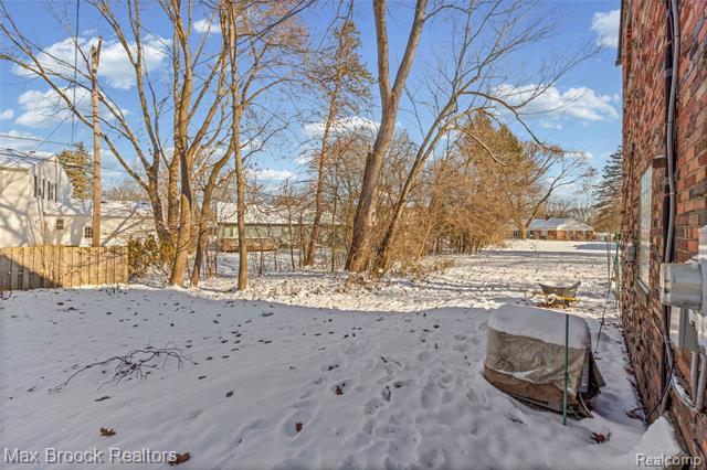 Builiding view sixty nine for 75 Hillsdale, Bloomfield Hills, MI. 48302