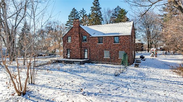 Builiding view sixty seven for 75 Hillsdale, Bloomfield Hills, MI. 48302