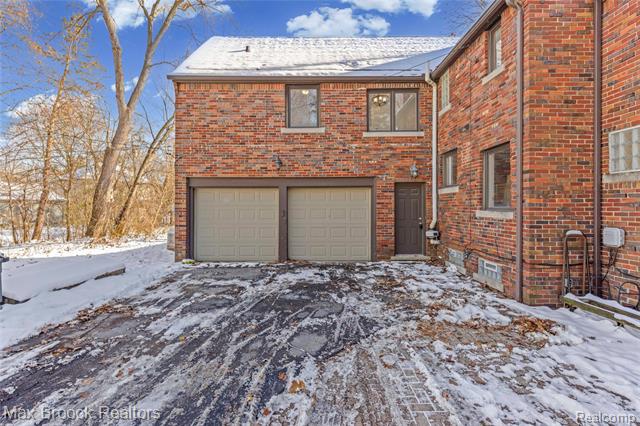 Builiding view sixty three for 75 Hillsdale, Bloomfield Hills, MI. 48302