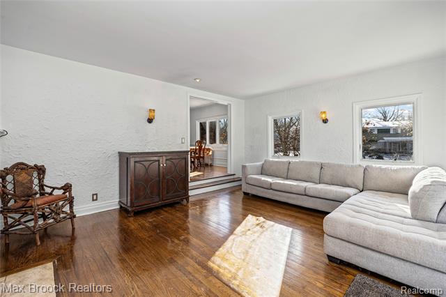 Builiding view thirty one for 75 Hillsdale, Bloomfield Hills, MI. 48302