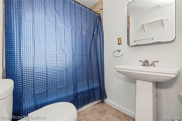 Builiding view thirty six for 75 Hillsdale, Bloomfield Hills, MI. 48302