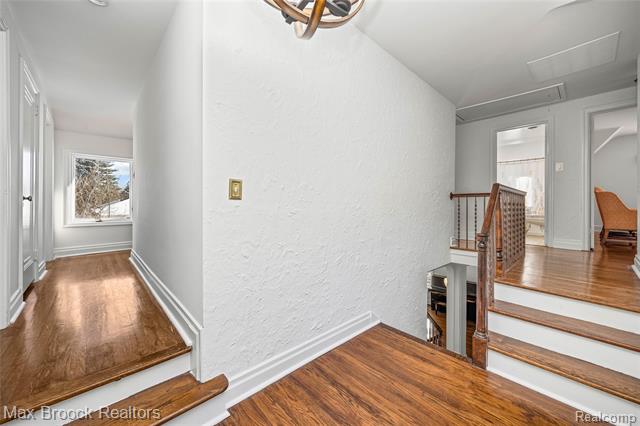 Builiding view thirty three for 75 Hillsdale, Bloomfield Hills, MI. 48302