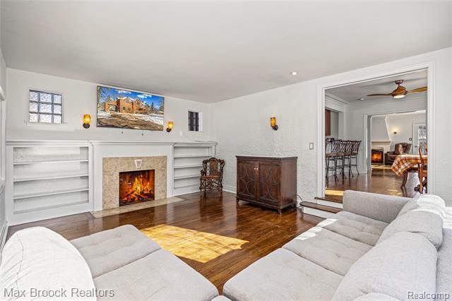 Builiding view thirty two for 75 Hillsdale, Bloomfield Hills, MI. 48302