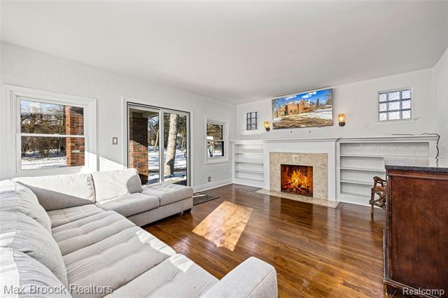 Builiding view twenty nine for 75 Hillsdale, Bloomfield Hills, MI. 48302