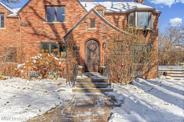 Builiding view two for 75 Hillsdale, Bloomfield Hills, MI. 48302