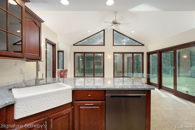 Builiding view eighteen for 2377 Williamstown, Bloomfield Hills, MI. 48304