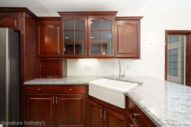 Builiding view fifteen for 2377 Williamstown, Bloomfield Hills, MI. 48304