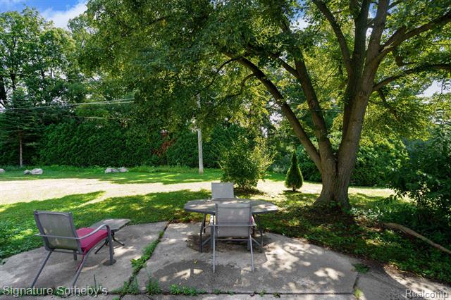 Builiding view fifty two for 2377 Williamstown, Bloomfield Hills, MI. 48304