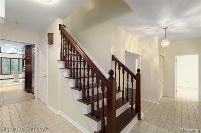 Builiding view five for 2377 Williamstown, Bloomfield Hills, MI. 48304