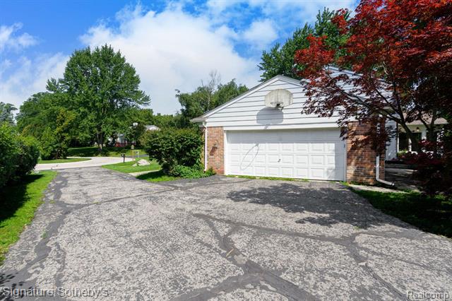 Builiding view forty eight for 2377 Williamstown, Bloomfield Hills, MI. 48304