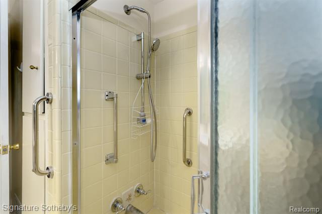 Builiding view forty three for 2377 Williamstown, Bloomfield Hills, MI. 48304