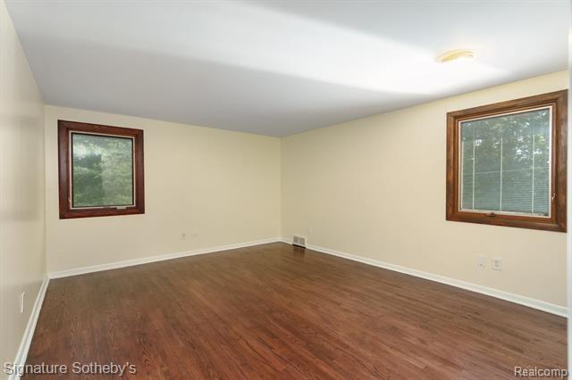 Builiding view forty for 2377 Williamstown, Bloomfield Hills, MI. 48304