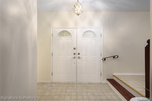 Builiding view four for 2377 Williamstown, Bloomfield Hills, MI. 48304