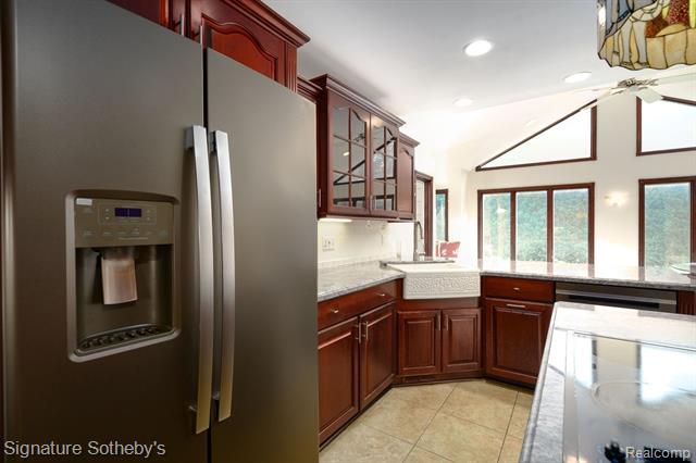 Builiding view fourteen for 2377 Williamstown, Bloomfield Hills, MI. 48304