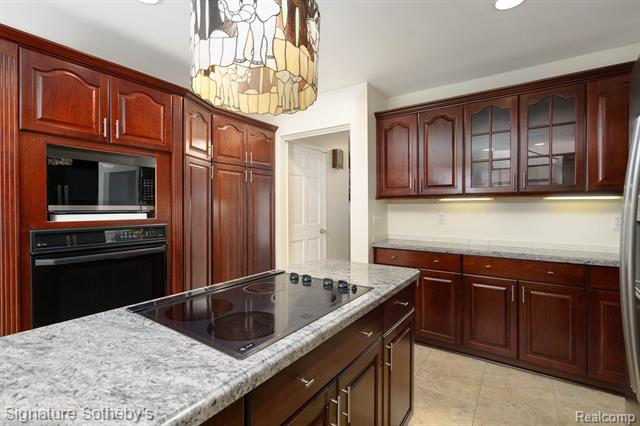 Builiding view sixteen for 2377 Williamstown, Bloomfield Hills, MI. 48304