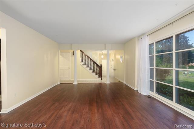 Builiding view ten for 2377 Williamstown, Bloomfield Hills, MI. 48304