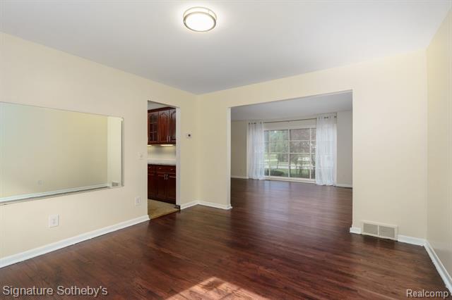 Builiding view thirteen for 2377 Williamstown, Bloomfield Hills, MI. 48304