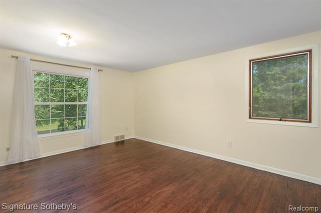 Builiding view thirty eight for 2377 Williamstown, Bloomfield Hills, MI. 48304