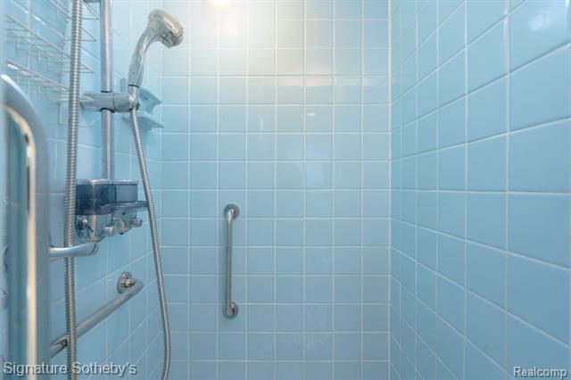 Builiding view thirty four for 2377 Williamstown, Bloomfield Hills, MI. 48304